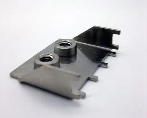 [:en]Zinc plated electronic connector [:fr]connecteur électronique en acier zingué