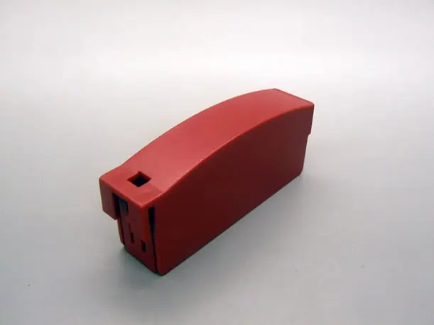 [:en]Red plastic component [:fr]Composant plastique rouge