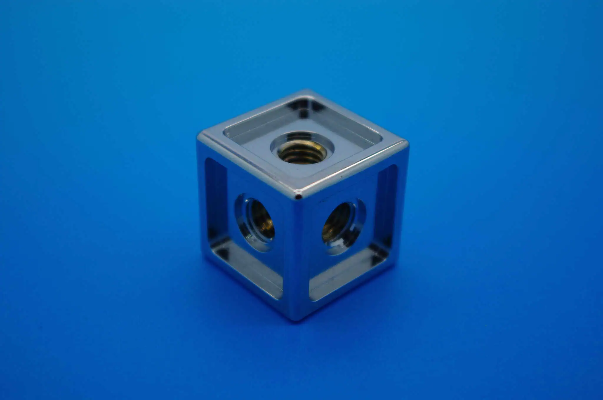 [:en] cube machined in China [:fr]Cube usiné en Chine